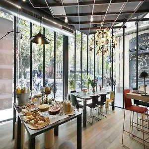 ***  Niu Barcelona Hotel İspanya